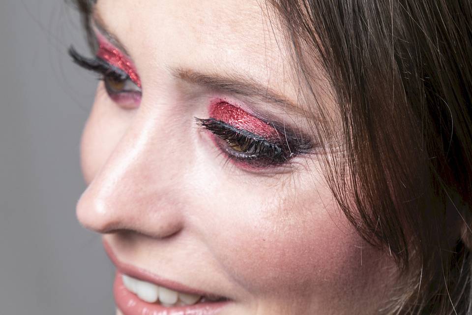 Maquillaje glitter rojo