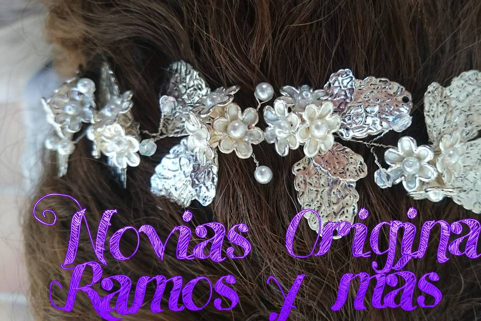 22 cm x 4.5cm perlas cristal