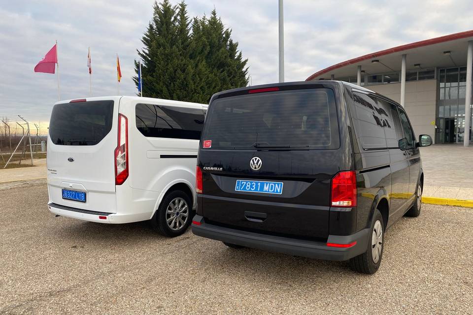 Dos minivans