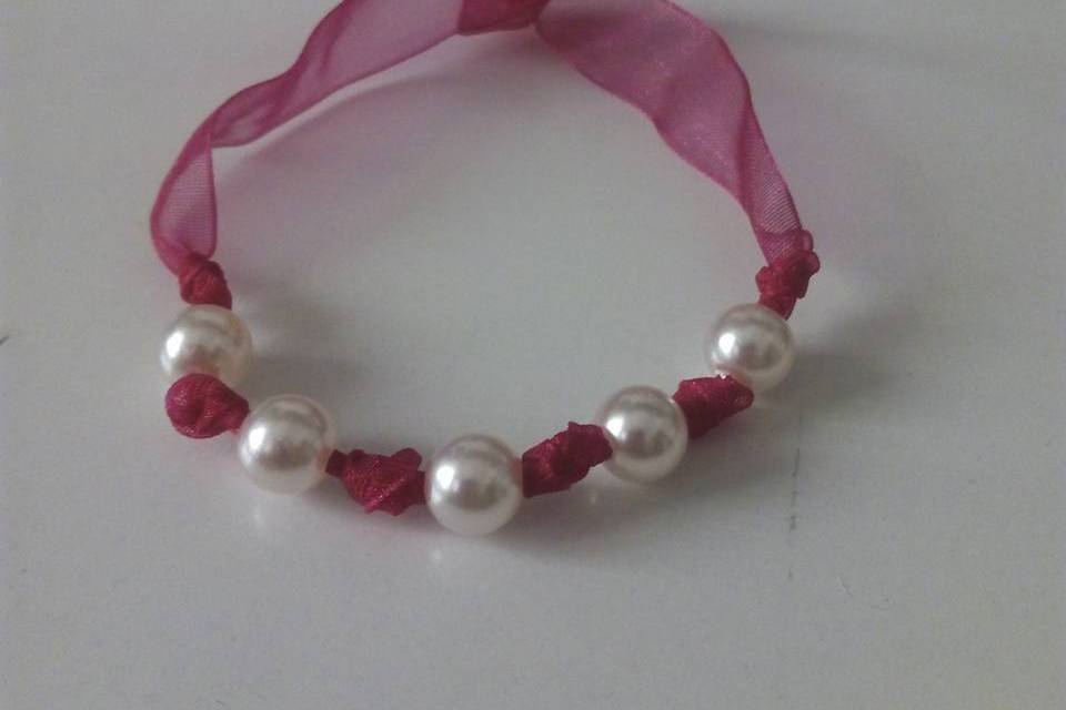 Pulsera con lazo rosa