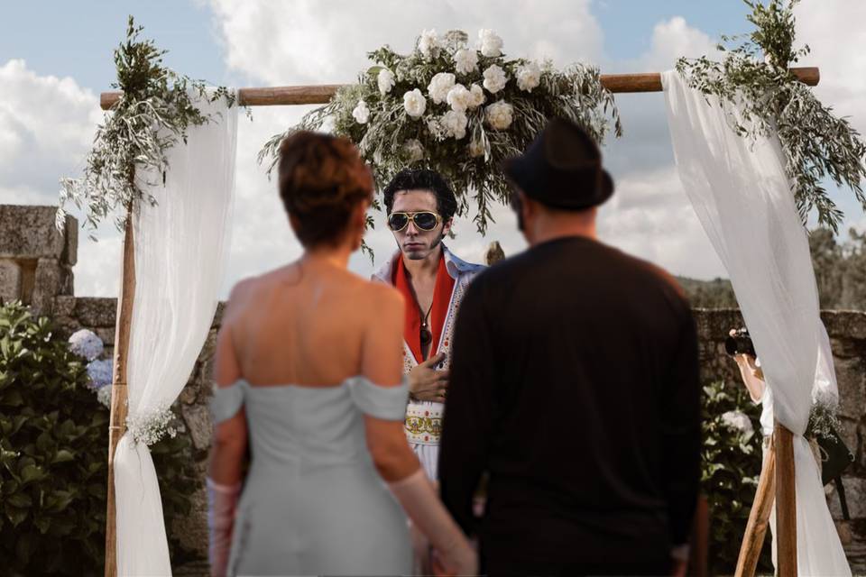 Oficiando una boda