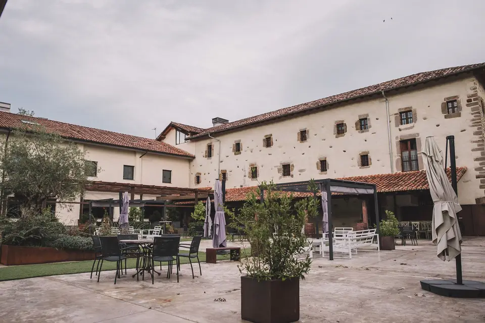 Exterior 2