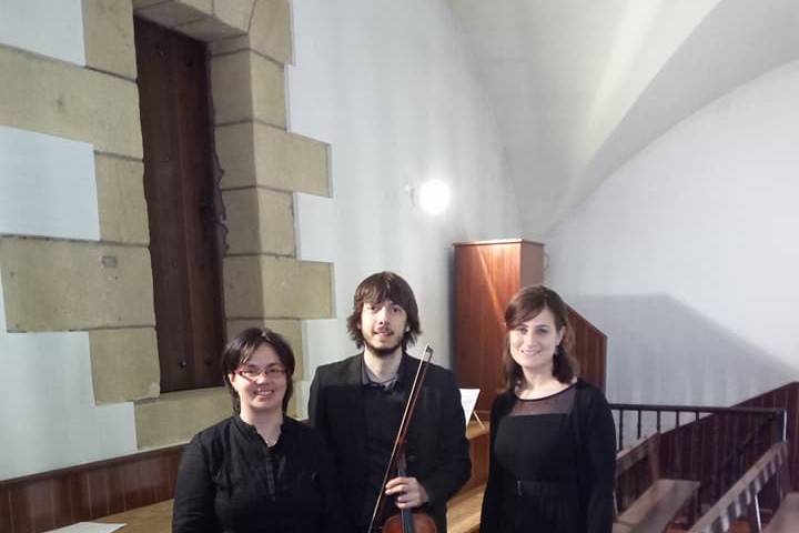 Soprano, violín y órgano