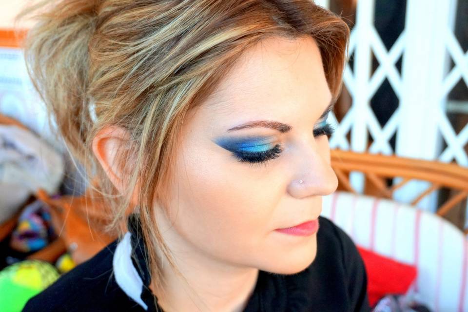 Maquillaje en tonos azules