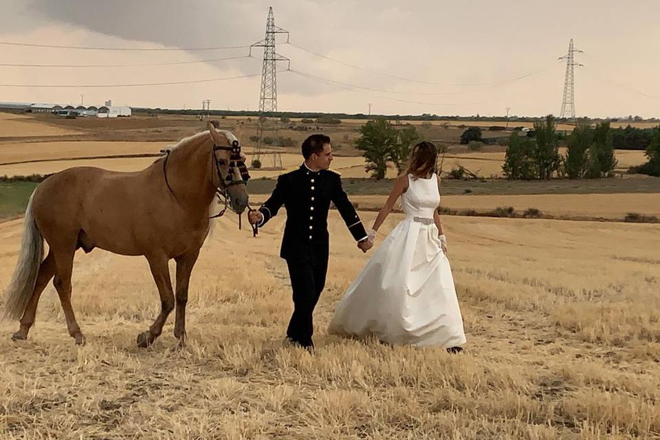 Novios con el caballo