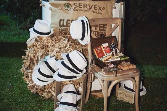 Mesa de gorros