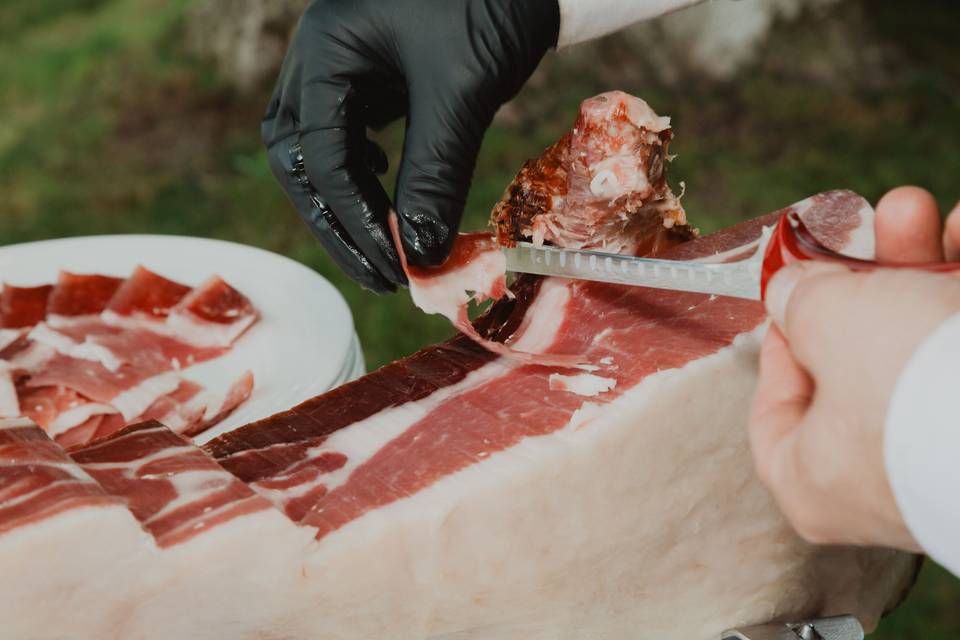 corte_jamon_con_cuchillo_detalle