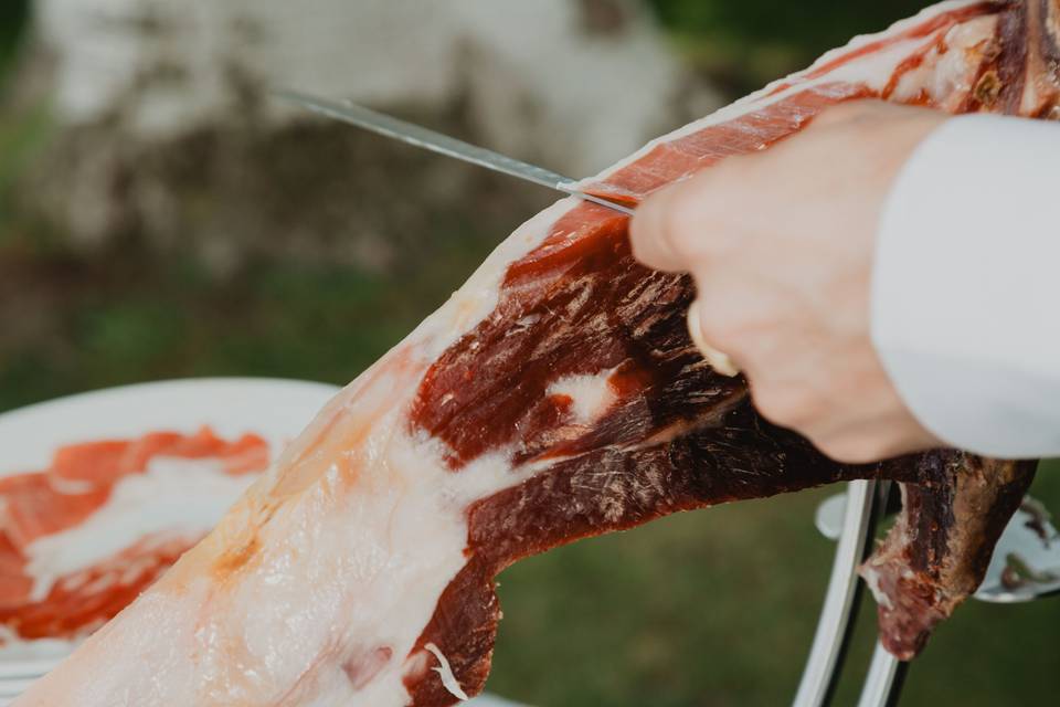 detalle_corte_jamon_mano_cuchillo