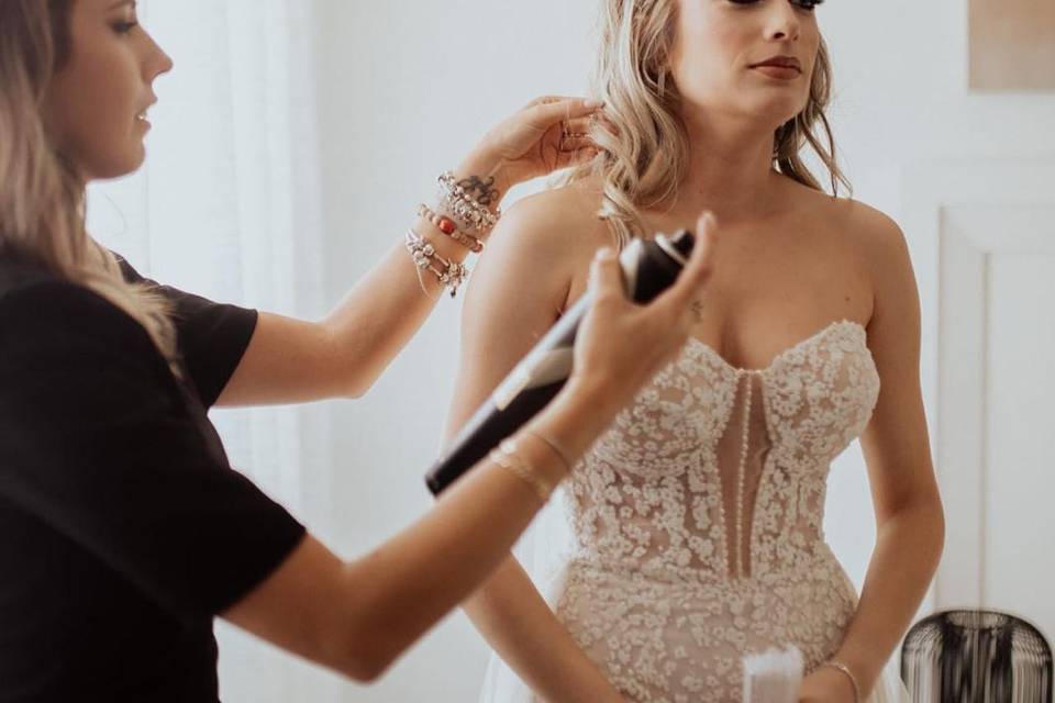 Maquillaje y peinado