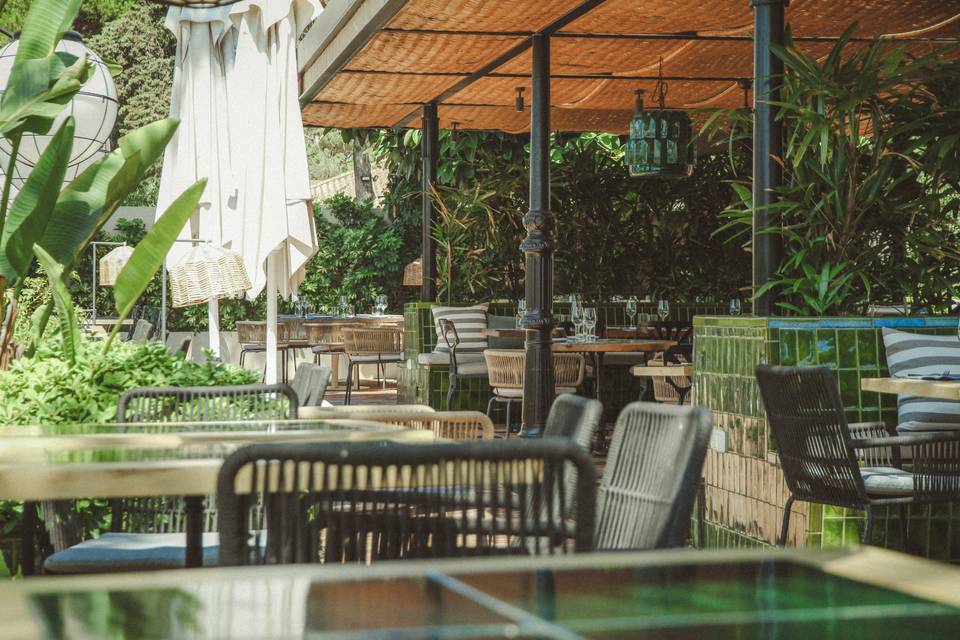 Terraza & Jardín