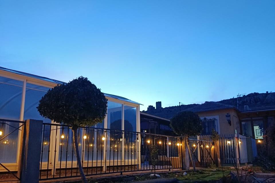 Exterior piscina atardecer