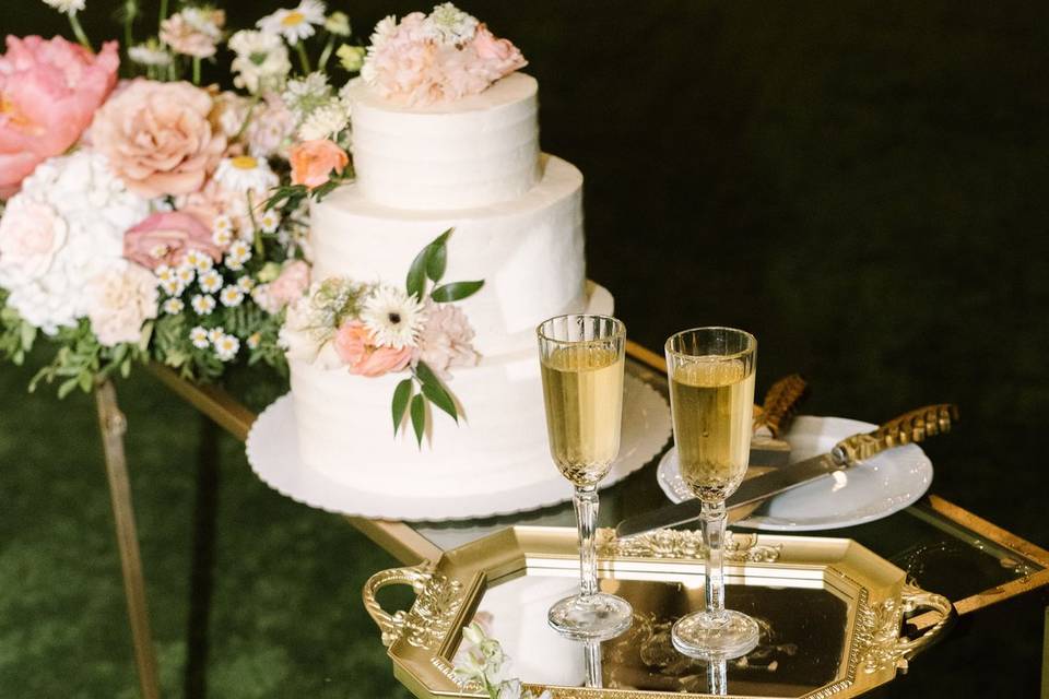 Tarta nupcial y brindis