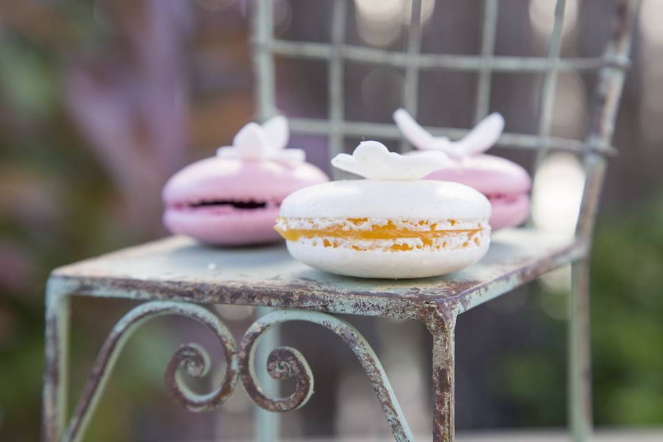 Macarons con detalles de flores