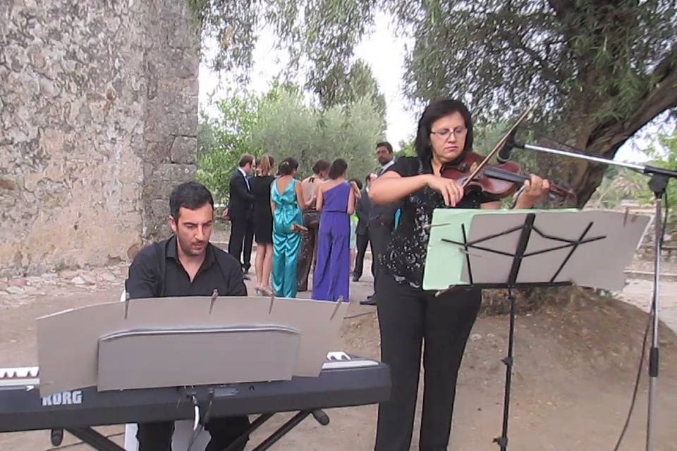 Cóctel, piano y violín