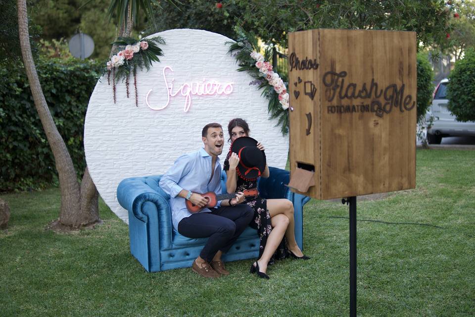 Fotomatón y Photocall con neón