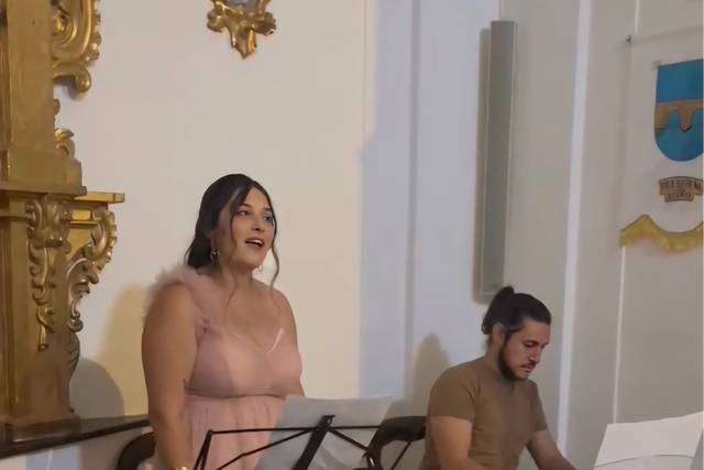 Cantando en una boda