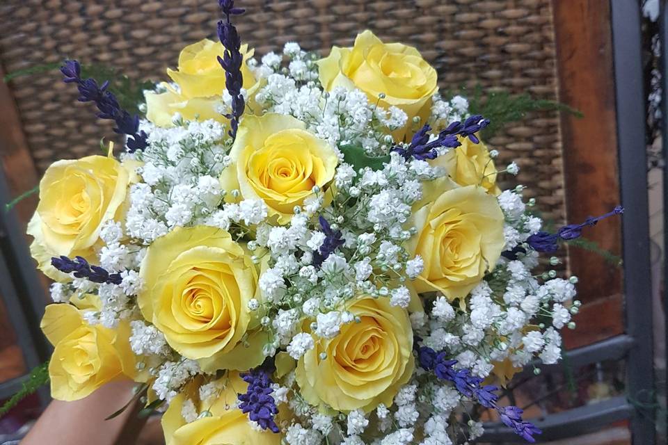 Bouquet amarillo y lavanda