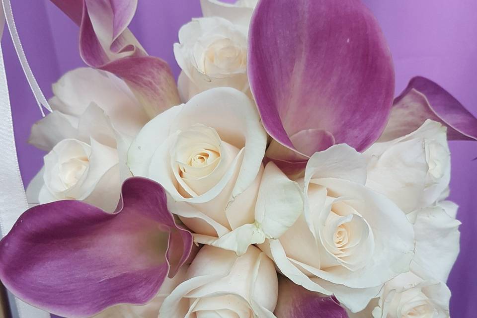 Bouquet calas y rosas