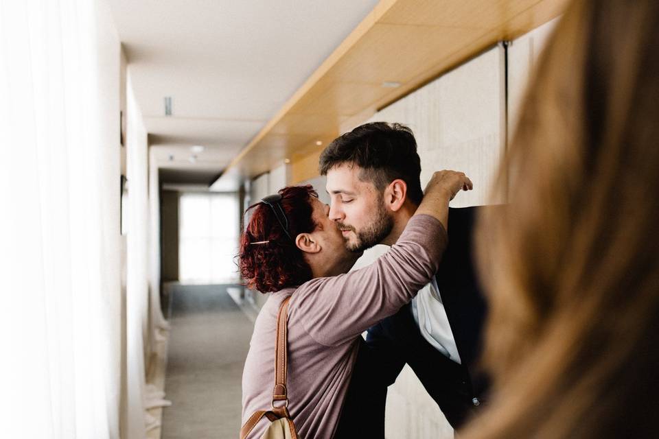 El novio antes de vestirse para la boda