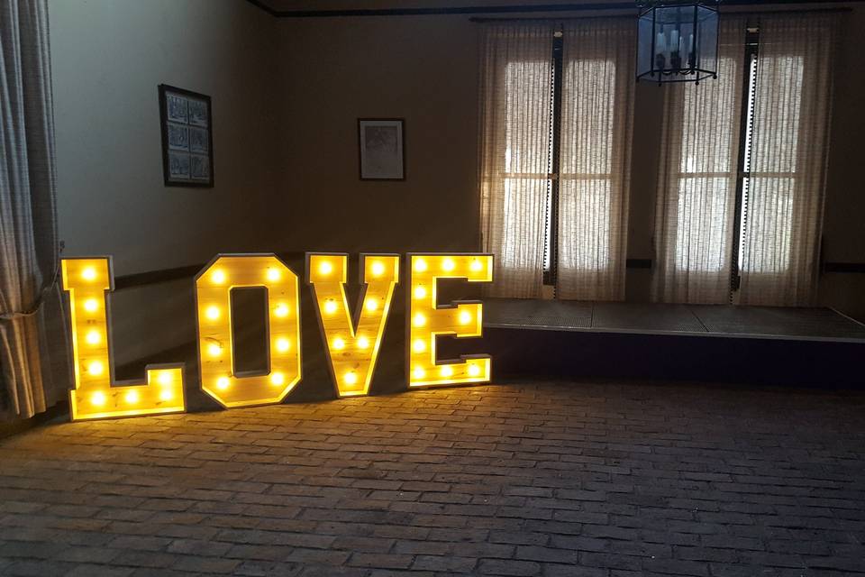 Letras iluminadas love