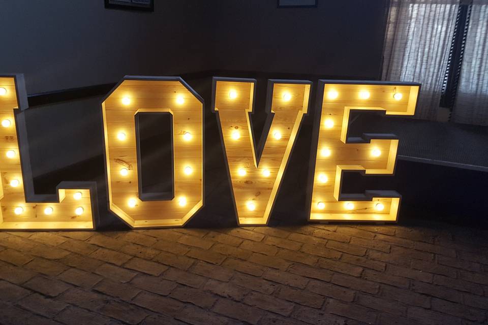 Letras iluminadas love