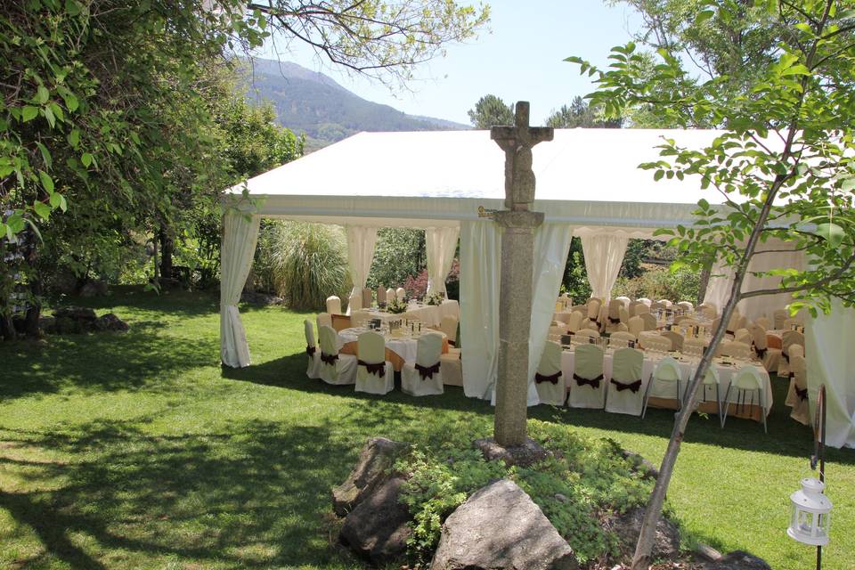 Carpa en jardín