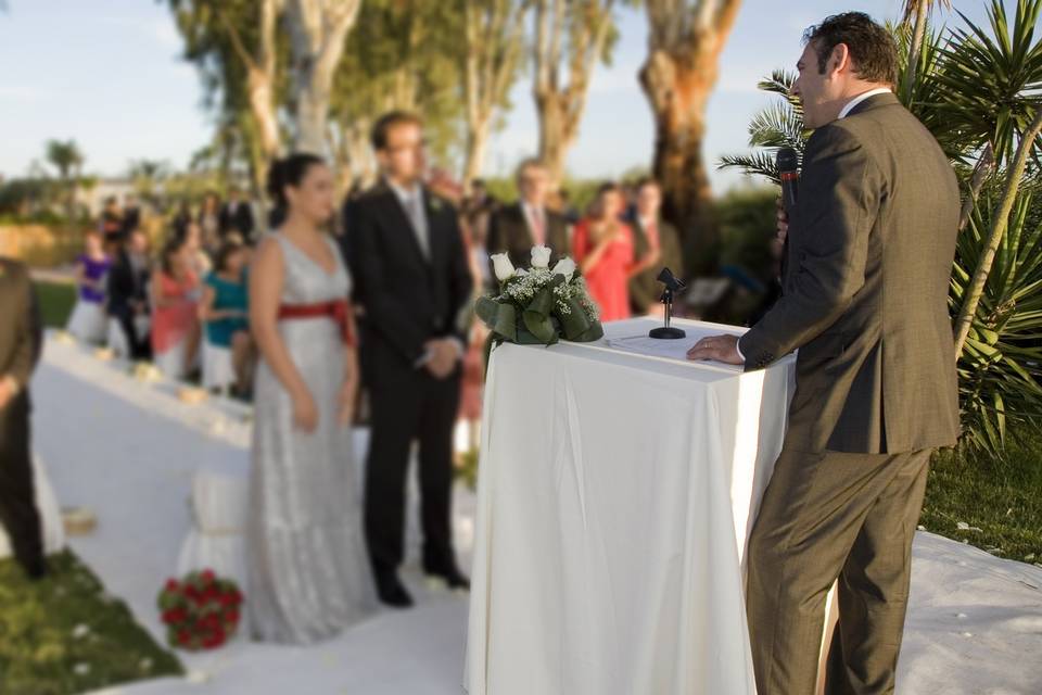 Los novios junto a familiares