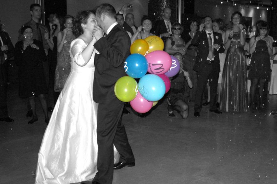 Bailando con globos
