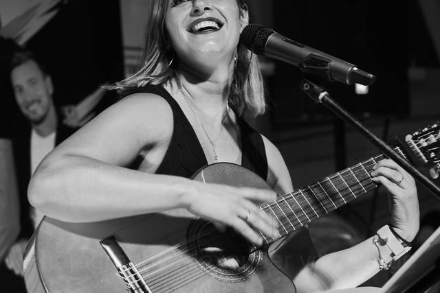 Judit: cantante y guitarrista