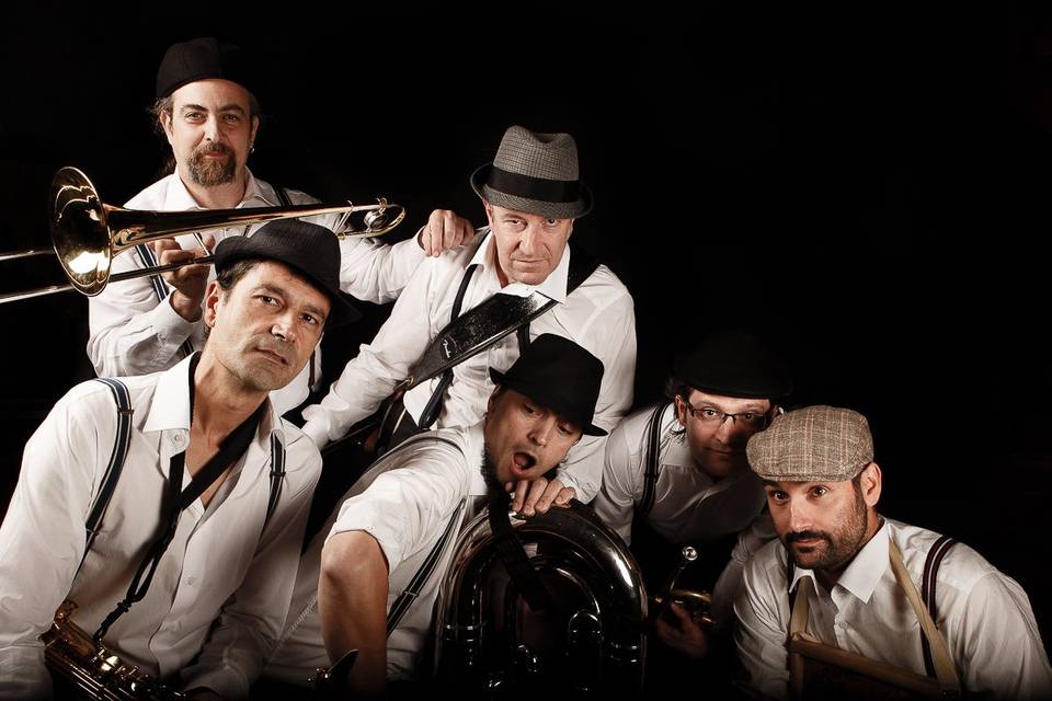 The hat hausen elàstic band