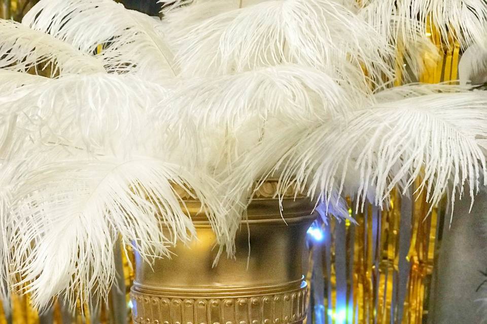 Plumas y oro