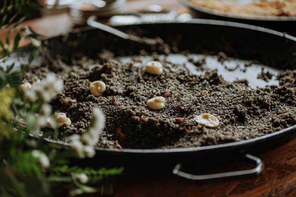 Arroz negro con alioli