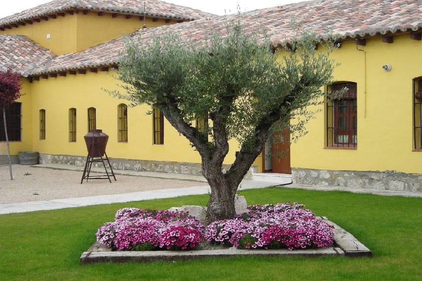 Piscina y casa rural