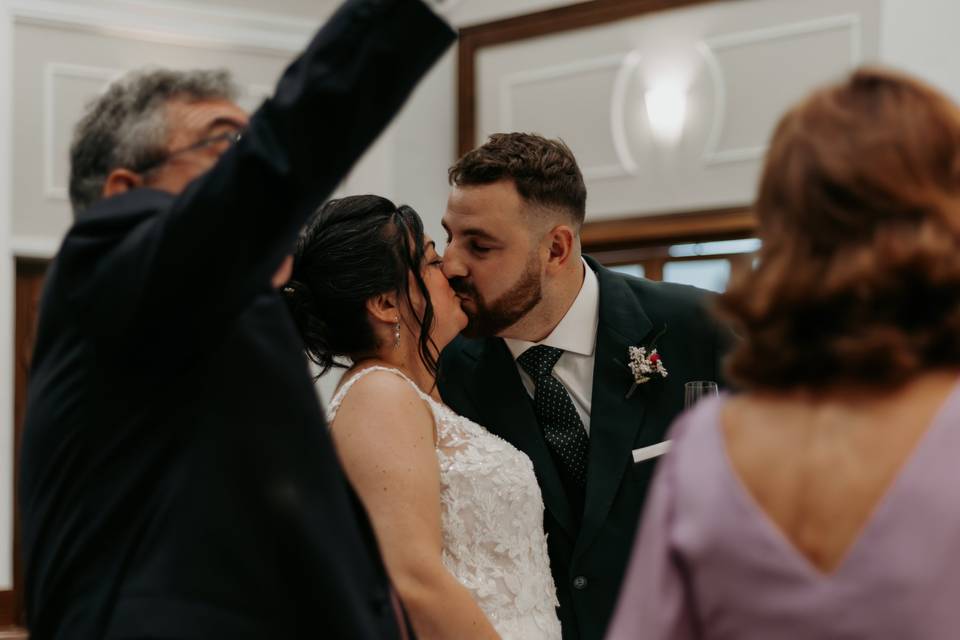 Un besito mas
