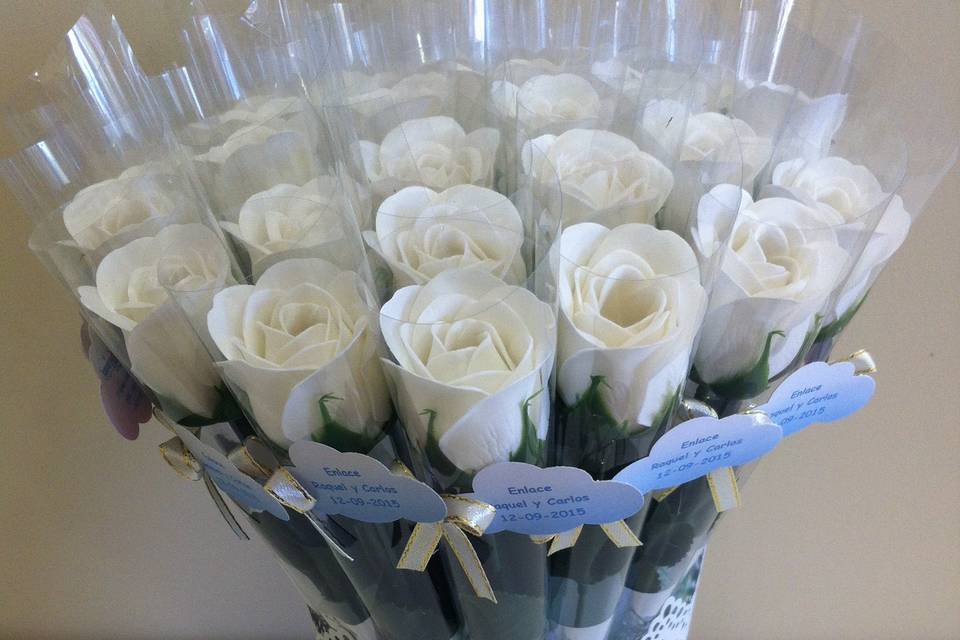 Rosas con pétalos de jabón