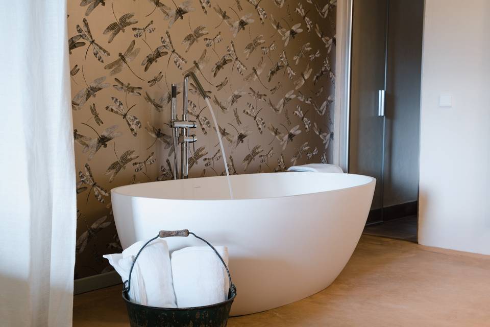 Bañera en la habitación