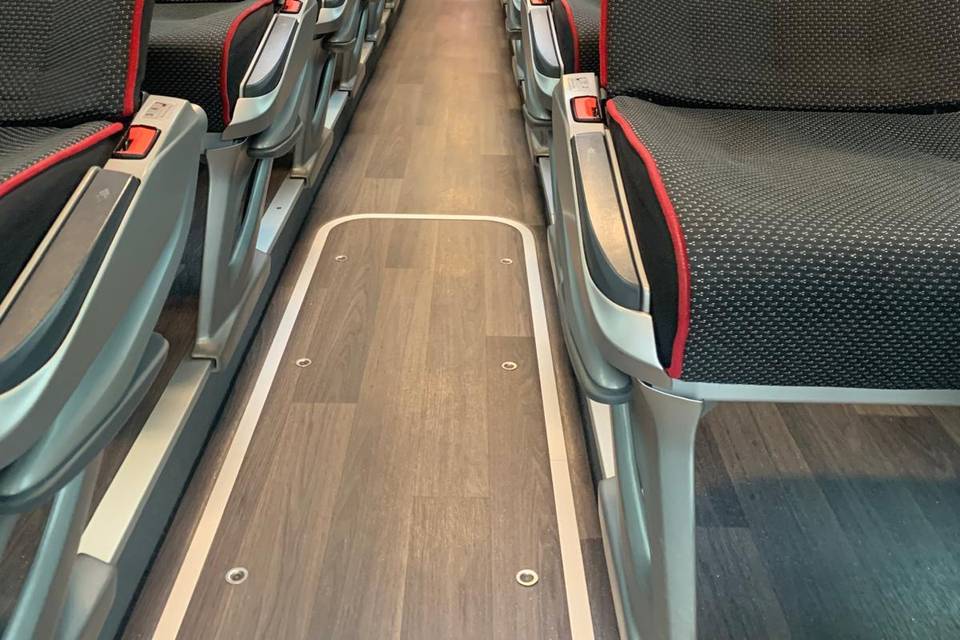 Autobús de 61 plazas