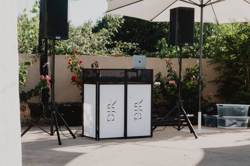 cabina_dj_equipo_audio_exterior