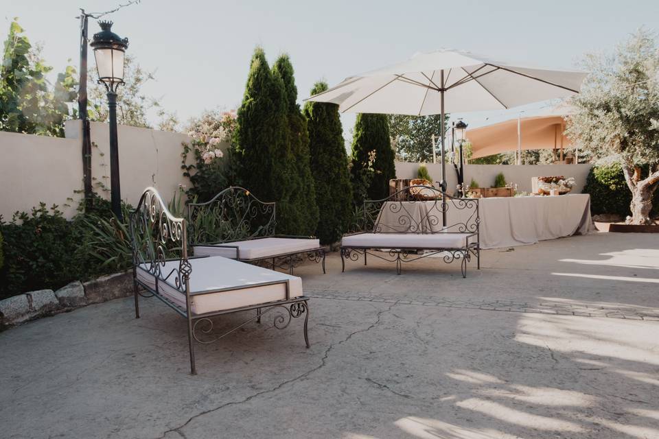 zona_relax_mobiliario_metalico
