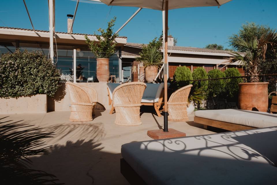 zona_relax_mobiliario_ratan_terraza