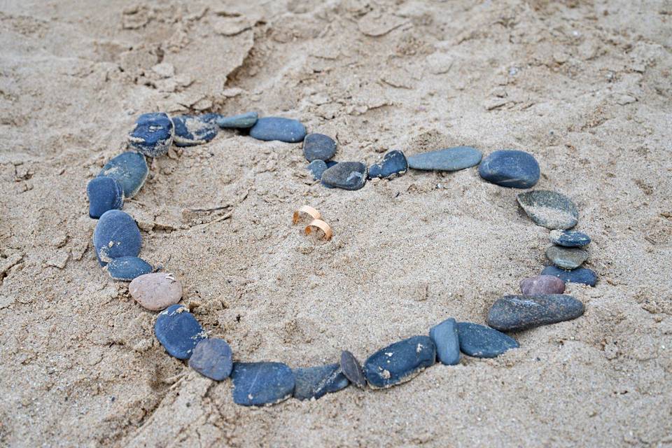 Corazón, playa, anillos