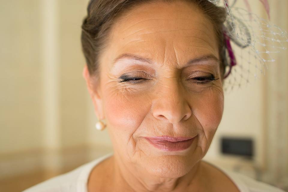 Antes, maquillaje de madre de la novia