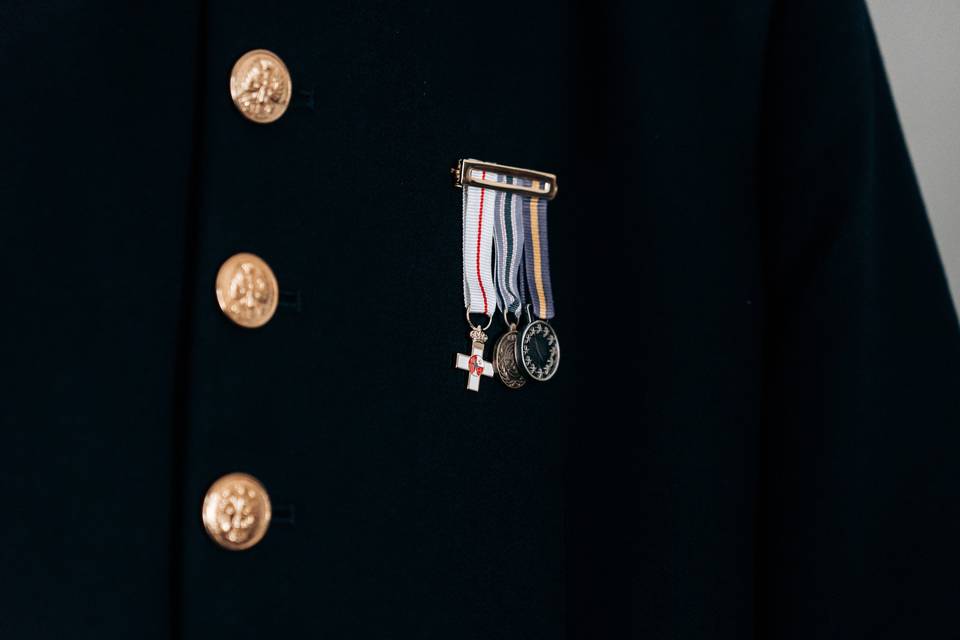 Detalle del traje de novio