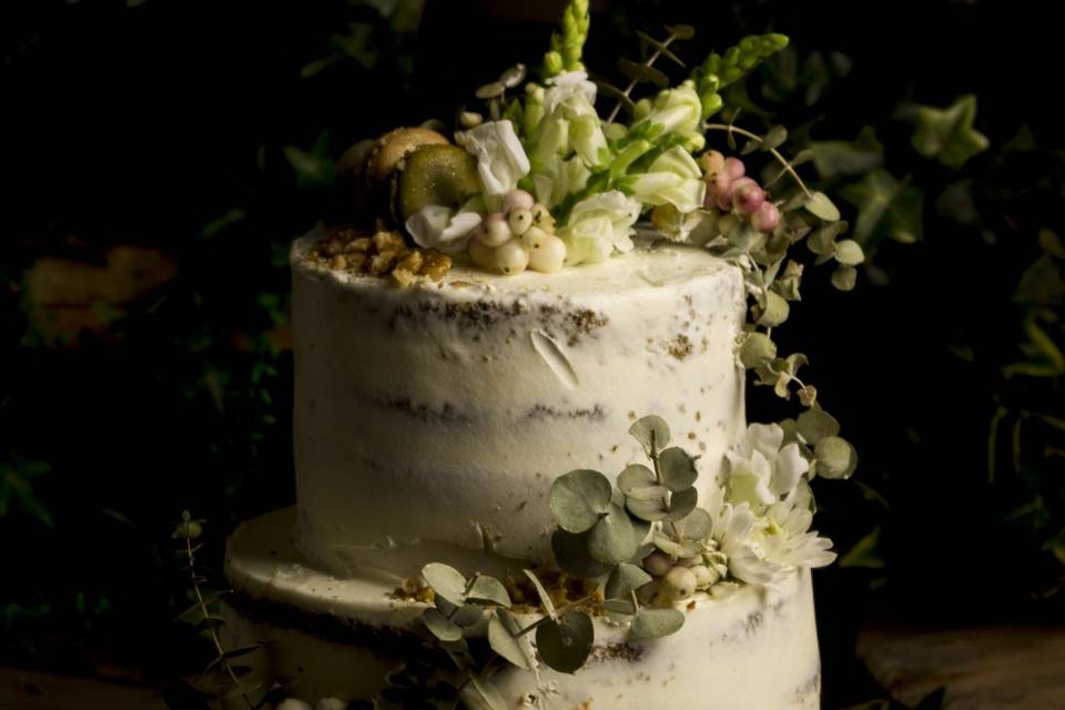 Semi naked cake macarons