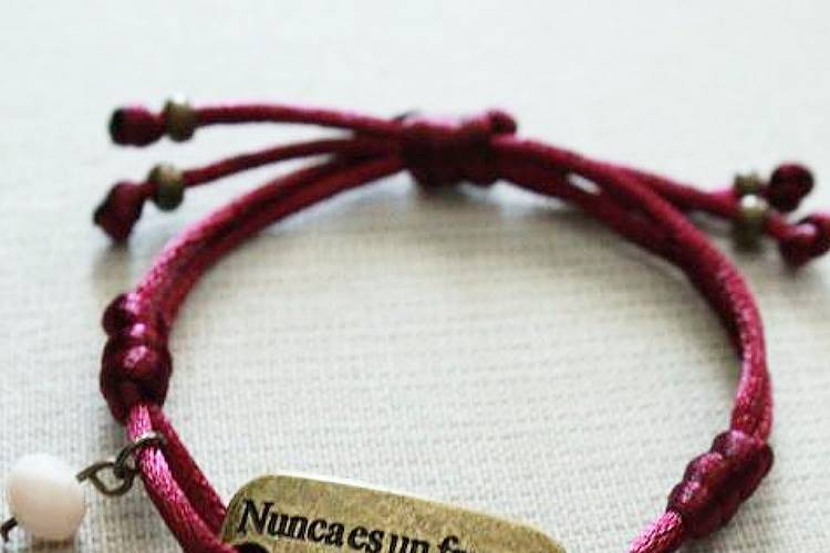 Pulsera con mensaje ajustable