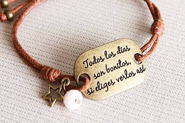 Pulsera con mensaje ajustable