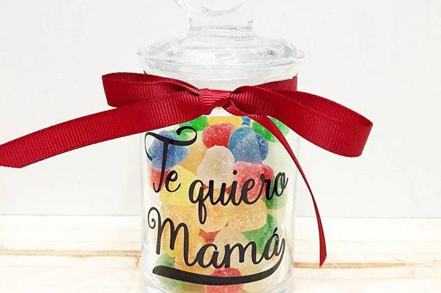 Botes con chuches personalizados