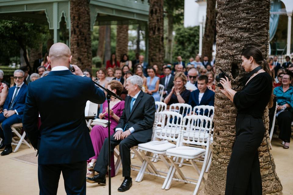 invitados_serenata_fotografo_mujer