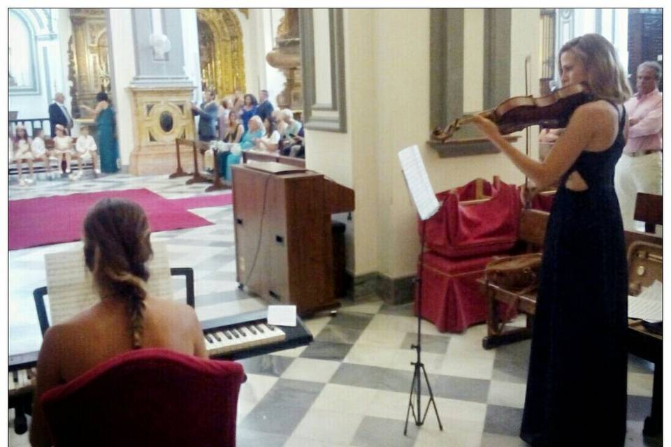 Tocando en boda