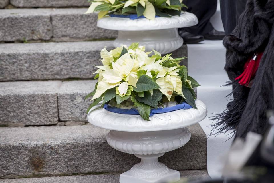 Peldaños con centros de flores